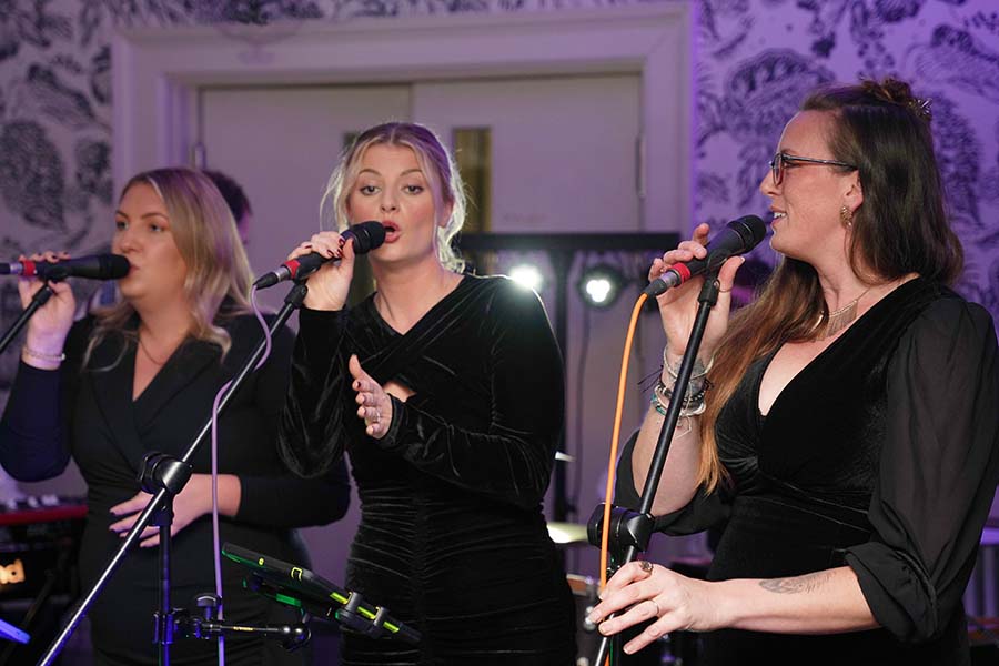 Wedding singers in the New Forest